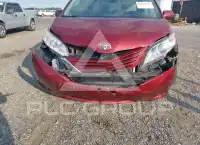2017 Toyota SIENNA photo