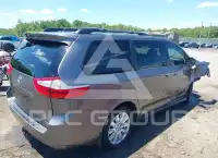 2017 Toyota SIENNA photo