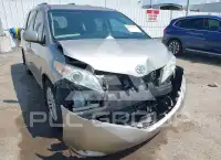 2017 Toyota SIENNA фото
