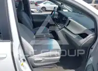 2017 Toyota SIENNA photo