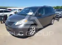 2017 Toyota SIENNA фото