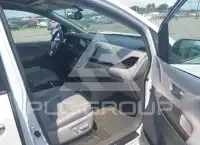 2017 Toyota SIENNA photo