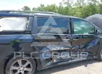 2017 Toyota SIENNA photo
