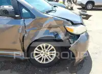 2017 Toyota SIENNA фото