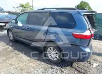 2017 Toyota SIENNA photo