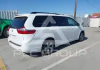 2017 Toyota SIENNA photo
