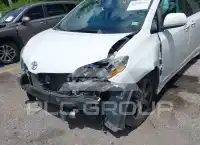 2017 Toyota SIENNA фото