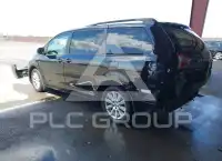 2017 Toyota SIENNA photo