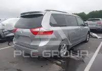 2017 Toyota SIENNA фото