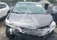2017 Toyota SIENNA фото