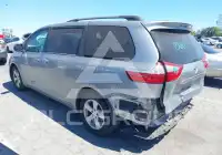 2017 Toyota SIENNA photo