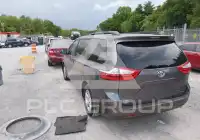 2017 Toyota SIENNA фото