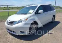 2017 Toyota SIENNA photo