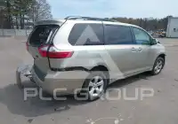 2017 Toyota SIENNA photo