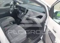 2017 Toyota SIENNA photo