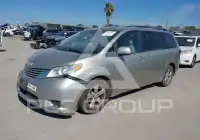 2017 Toyota SIENNA photo