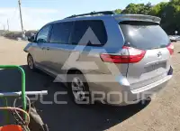 2017 Toyota SIENNA photo