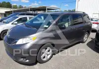 2017 Toyota SIENNA photo