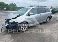 2017 Toyota SIENNA фото