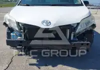 2017 Toyota SIENNA photo