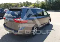 2017 Toyota SIENNA photo