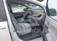 2017 Toyota SIENNA фото