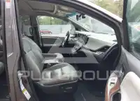 2017 Toyota SIENNA photo