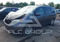 2017 Toyota SIENNA фото