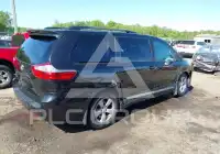 2017 Toyota SIENNA фото