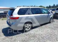 2017 Toyota SIENNA photo