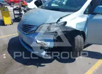 2017 Toyota SIENNA фото
