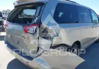 2017 Toyota SIENNA photo