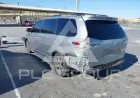 2017 Toyota SIENNA photo