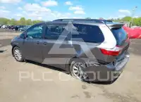 2017 Toyota SIENNA фото