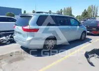 2017 Toyota SIENNA фото