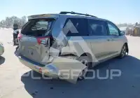 2017 Toyota SIENNA photo