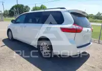 2017 Toyota SIENNA photo