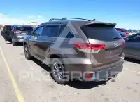 2017 Toyota Highlander photo