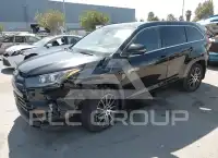 2017 Toyota Highlander photo