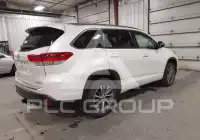 2017 Toyota Highlander photo