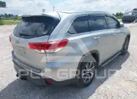 2017 Toyota Highlander photo