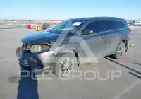 2017 Toyota Highlander photo