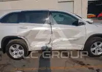 2017 Toyota Highlander photo
