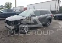 2017 Toyota Highlander photo