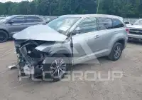2017 Toyota Highlander photo