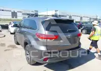 2017 Toyota Highlander photo