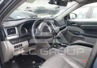 2017 Toyota Highlander photo