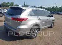 2017 Toyota Highlander photo