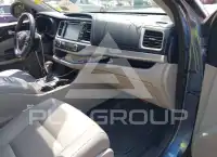 2017 Toyota Highlander photo