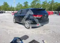 2017 Toyota Highlander photo